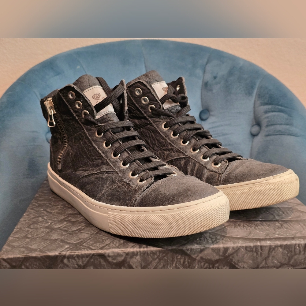 NAE Pineapple Skin Vegan Sneakers Rare Find Fits Size 9